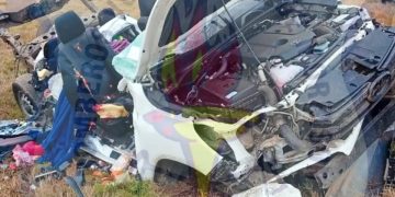Accidente fatal en Autopista: 3 personas fallecieron al chocar contra un cartel de acceso