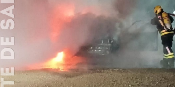 Leones: un automóvil se prendió fuego en la madrugada
