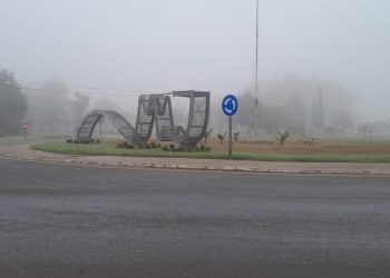 Por un choque de un camión, la rotonda de acceso se encuentra sin luz