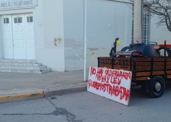 Denuncia que el Municipio le impide trabajar con su lavadero móvil