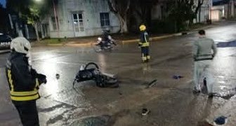 Armstrong: dos heridos de gravedad tras chocar una moto y una Kangoo