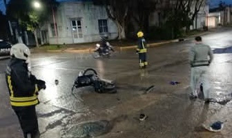 Armstrong: dos heridos de gravedad tras chocar una moto y una Kangoo