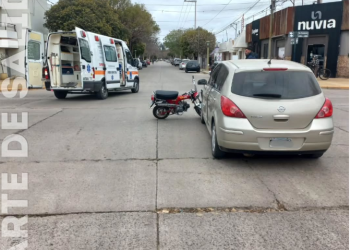 Leones: una menor herida tras chocar una motocicleta y un automóvil