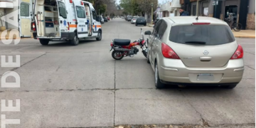 Leones: una menor herida tras chocar una motocicleta y un automóvil