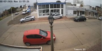 Leones: delincuentes robaron adentro de un auto y huyeron