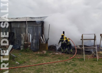 Bomberos de Leones combatieron un incendio en un galpón rural