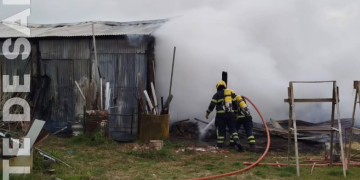 Bomberos de Leones combatieron un incendio en un galpón rural