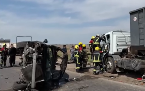 Accidente en Autopista: varios heridos tras chocar un camión y un automóvil