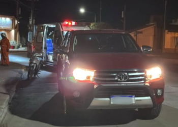 Leones: una mujer herida tras un accidente entre camioneta y moto