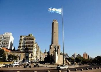Una docente rosarina devolvió una billetera de un joven marcosjuarense