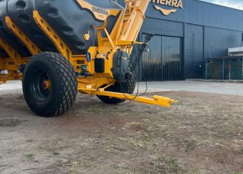 Therra crea una tolva plástica argentina para modernizar el agro