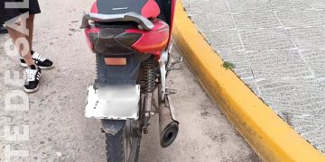 Leones: tres heridos tras caer de una motocicleta