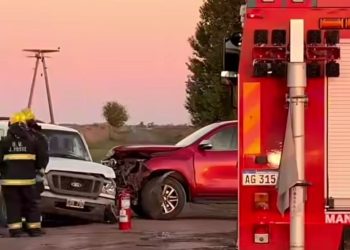 Cinco heridos tras chocar dos camionetas en zona rural