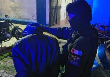 FPA detuvo a dos hombres por intentar evadir un control policial