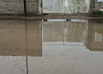 Las lluvias inundaron uno de los accesos del Club Argentino